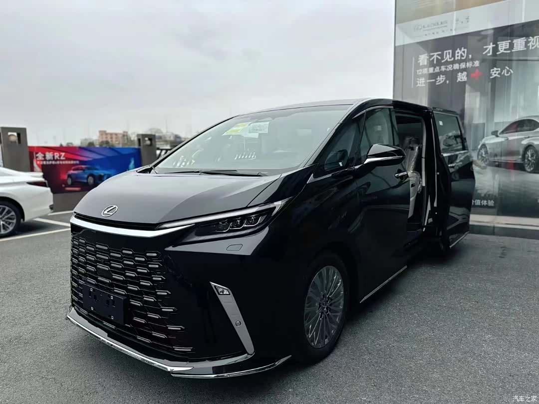 Lexus LM, 2025 18