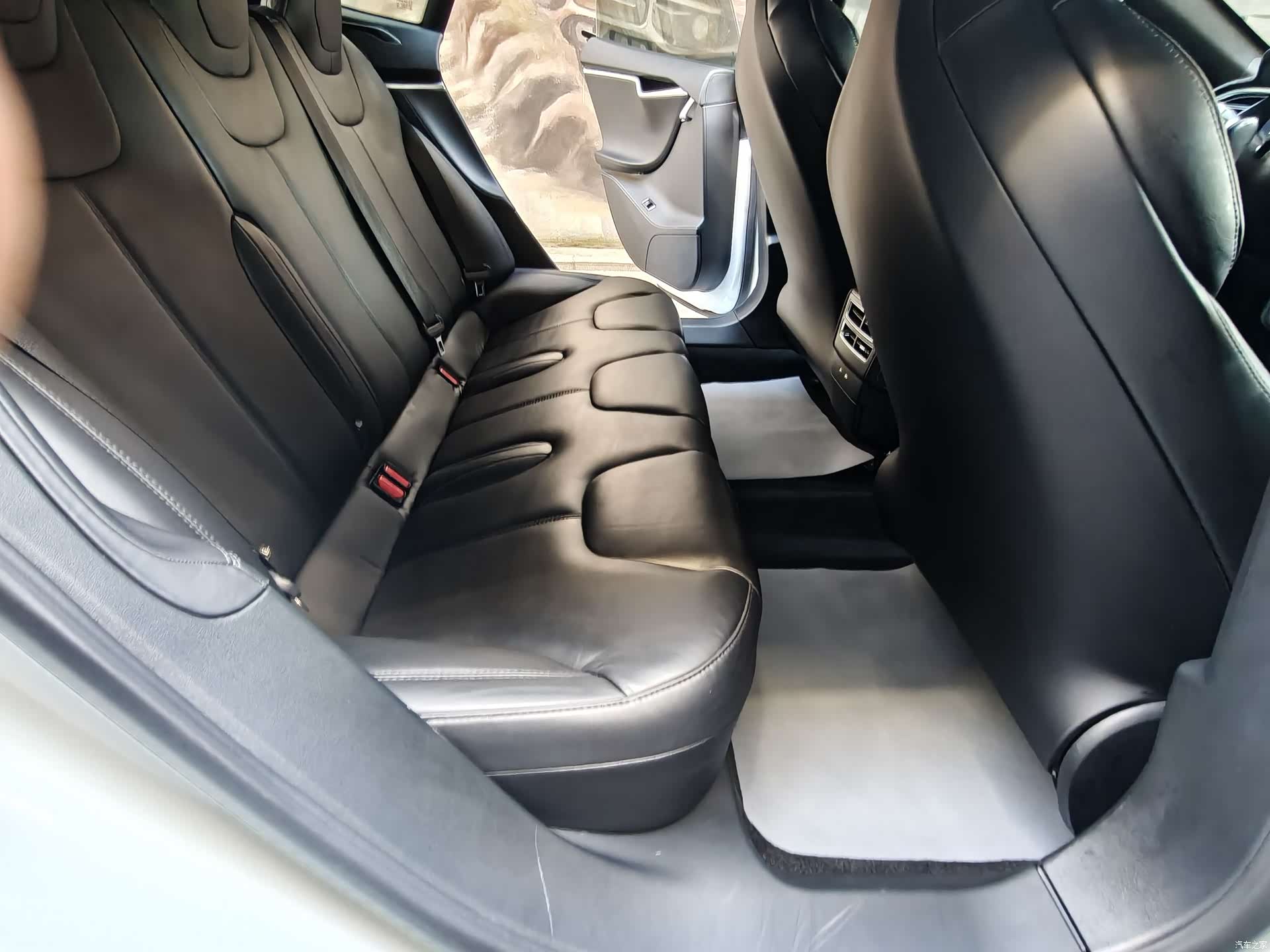 Tesla Model S, 2017 9