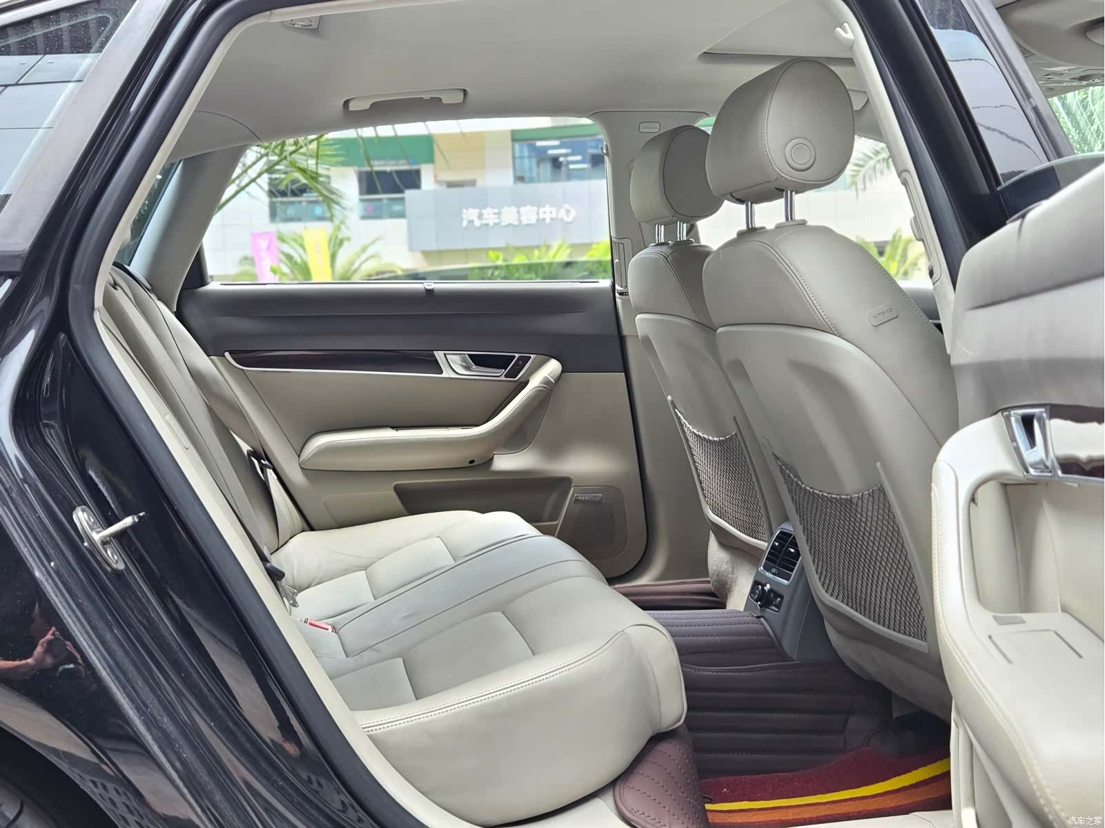 Audi A6L, 2011 24