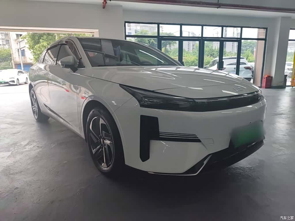 Geely Galaxy L6, 2024 4