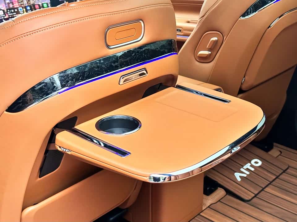 AITO Ask the world M9