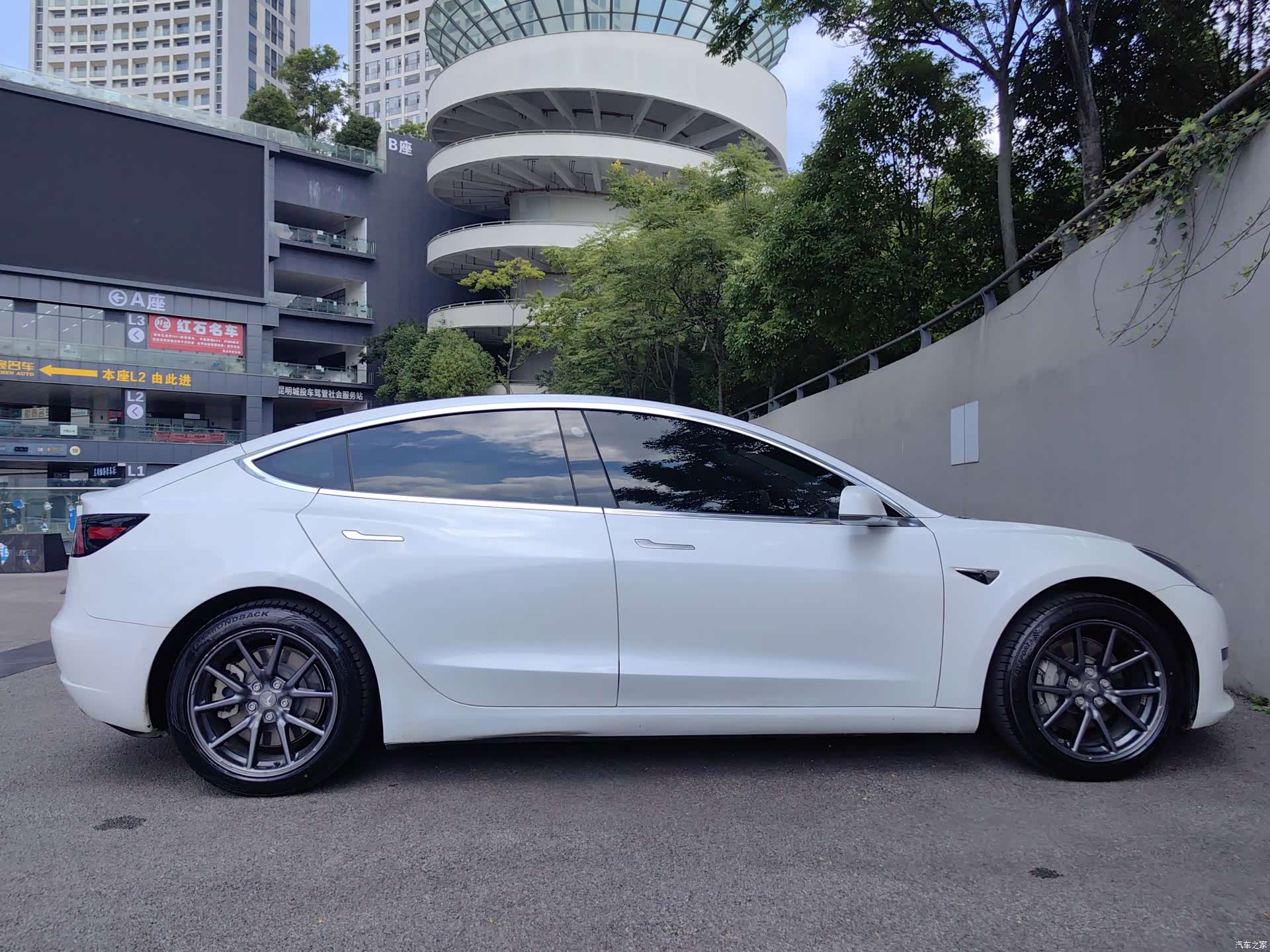 Tesla Model 3, 2020 24
