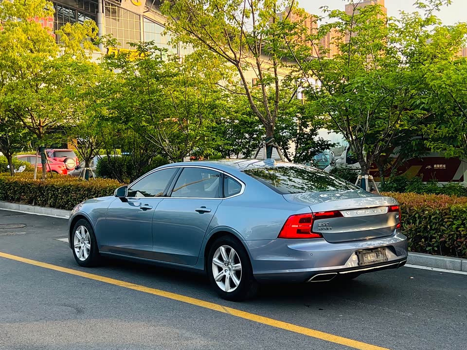Volvo S90