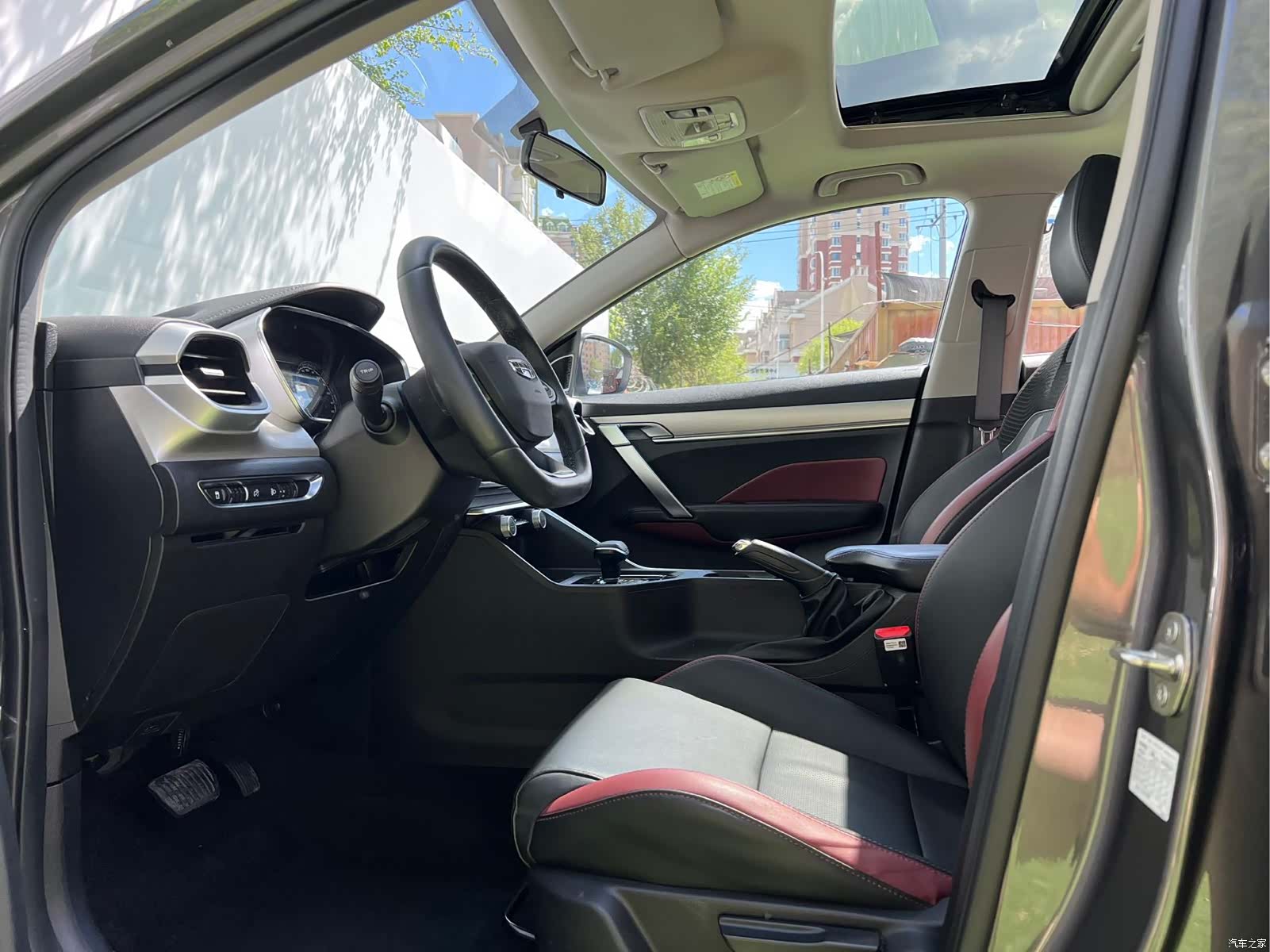 Geely Coolray, 2021 4