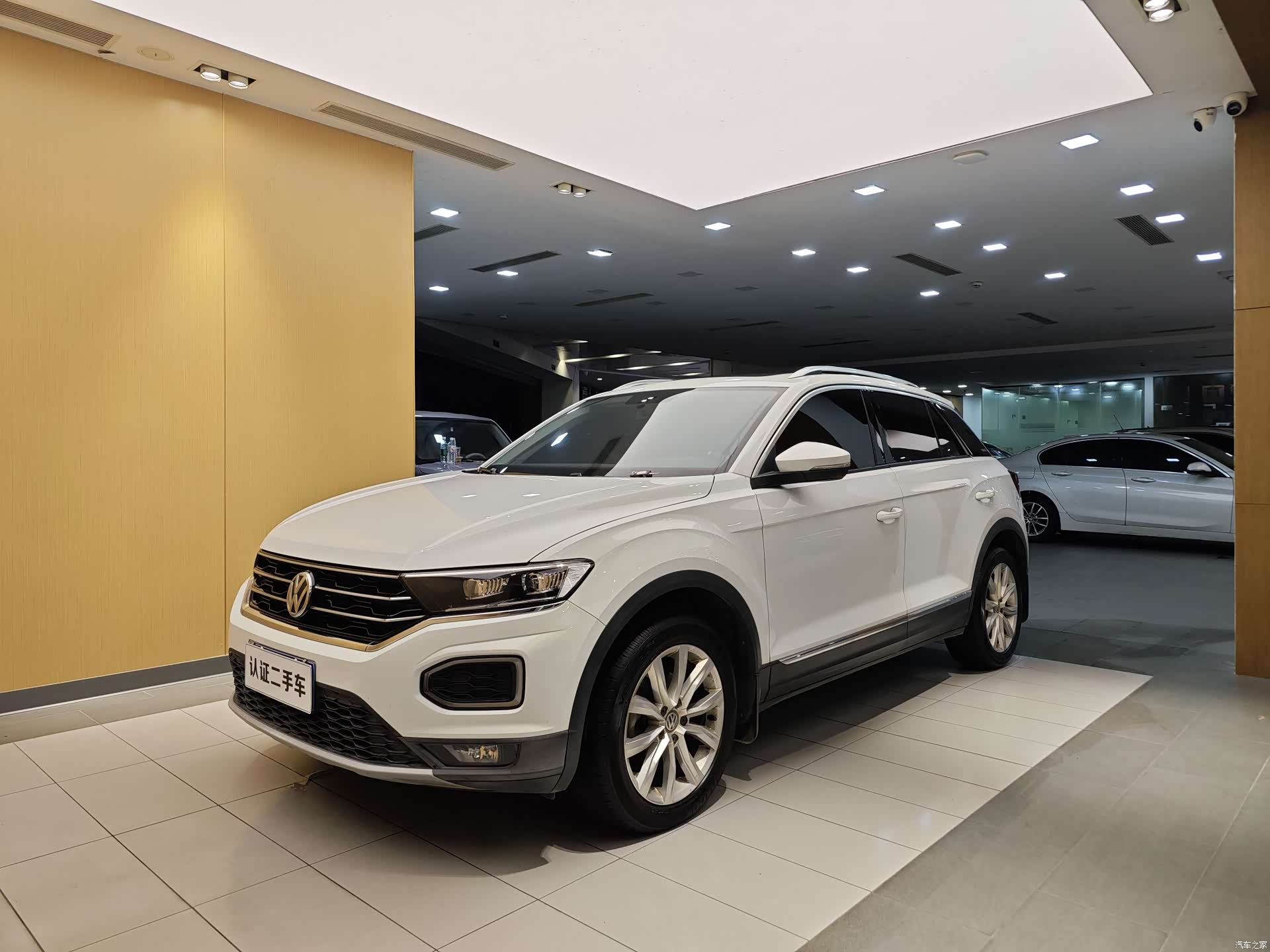Volkswagen T-ROC, 2020 1
