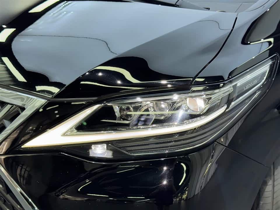 Lexus LM Lexus LM