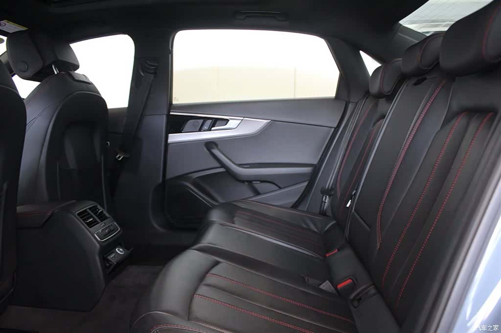 Audi A4L, 2022 8