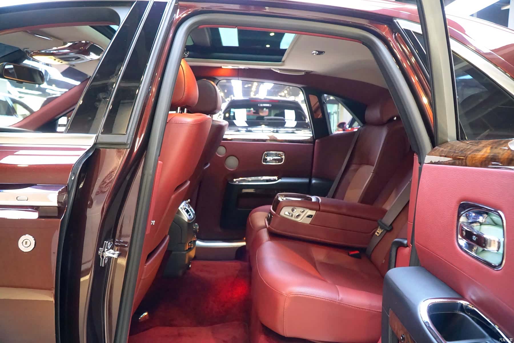Rolls-Royce Ghost, 2011 10