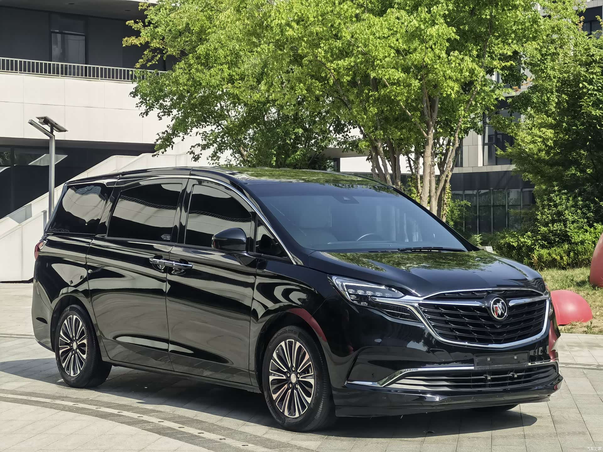 Buick GL8, 2022 3