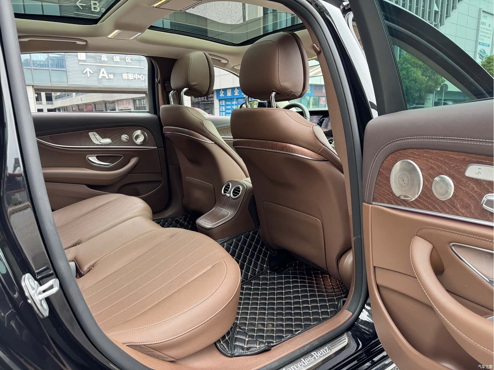 Mercedes-Benz E-Class, 2023 10