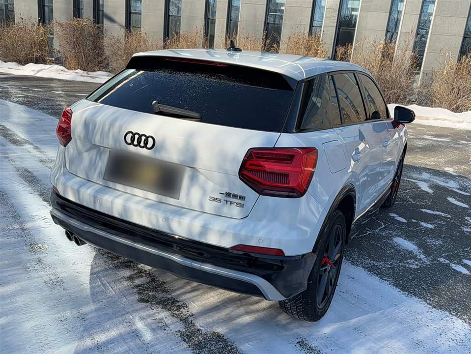 Audi Q2L