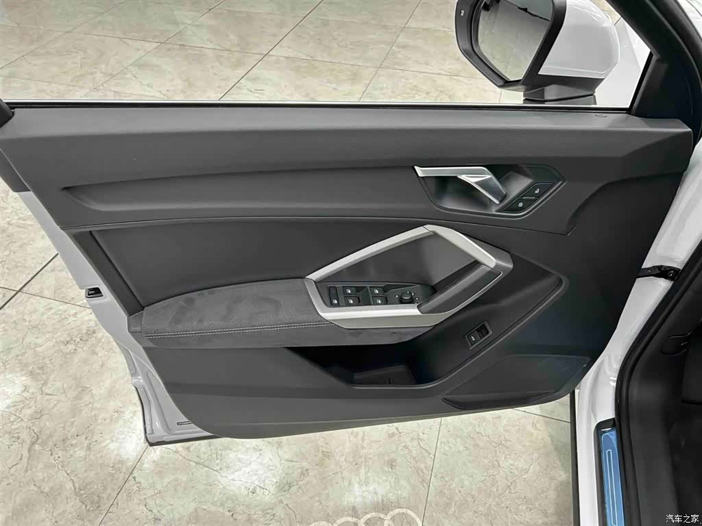 Audi Q3, 2022 10