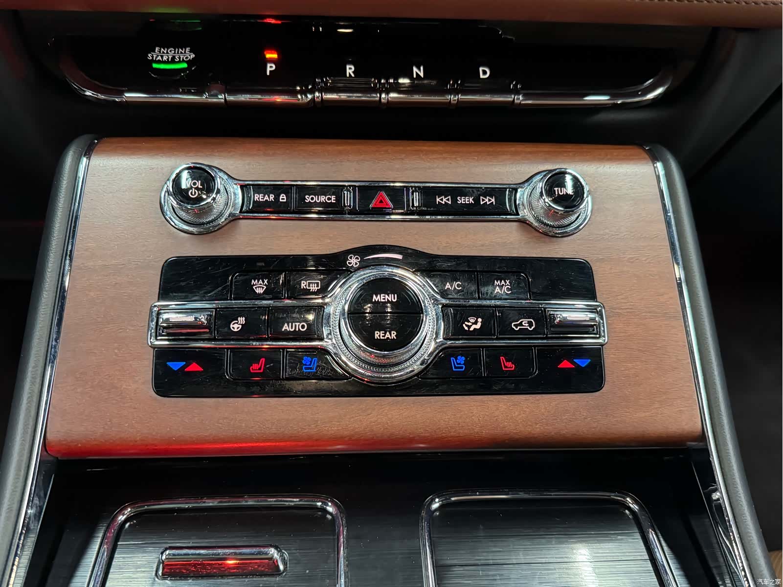 Lincoln Aviator, 2022 9
