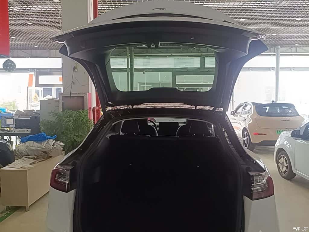 Tesla Model Y, 2023 19