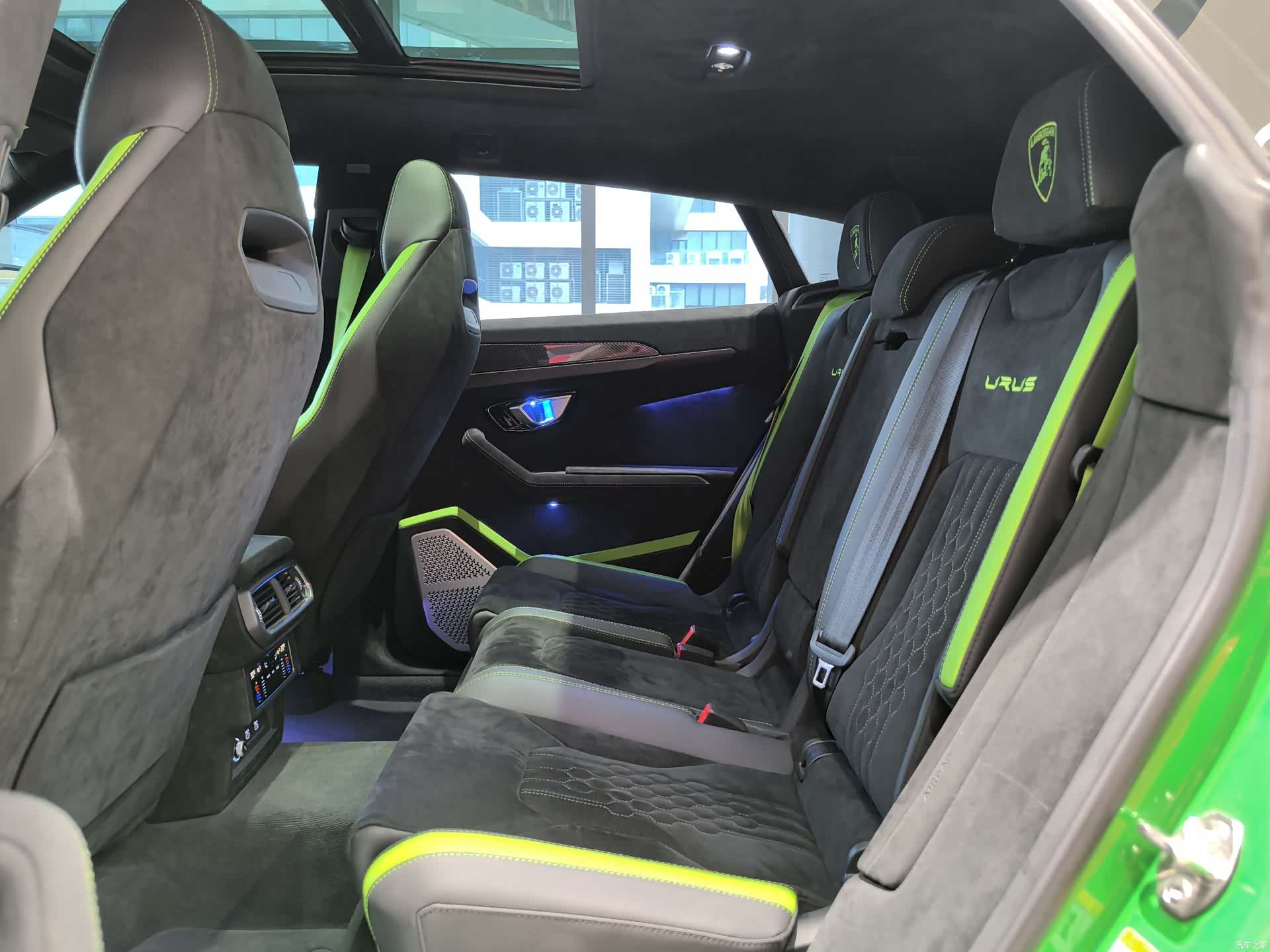 Lamborghini Urus, 2024 8