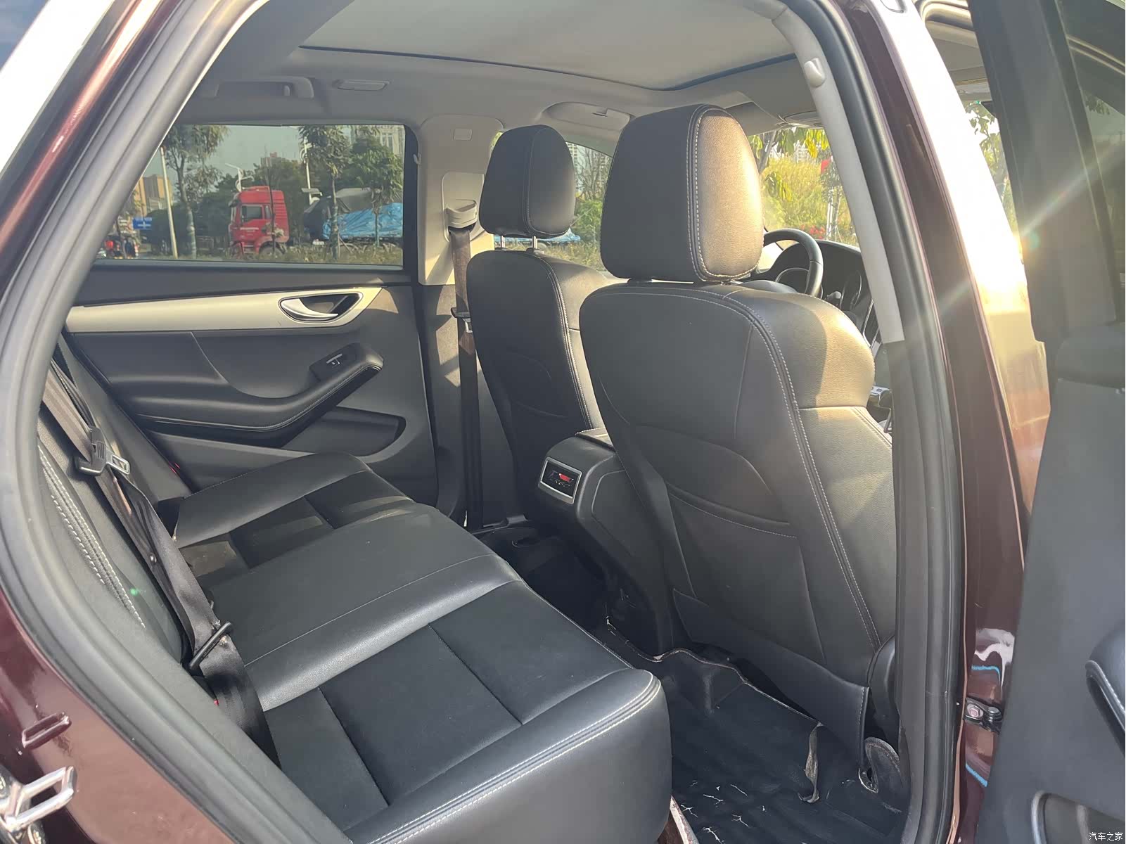 Zotye SR7, 2016 11