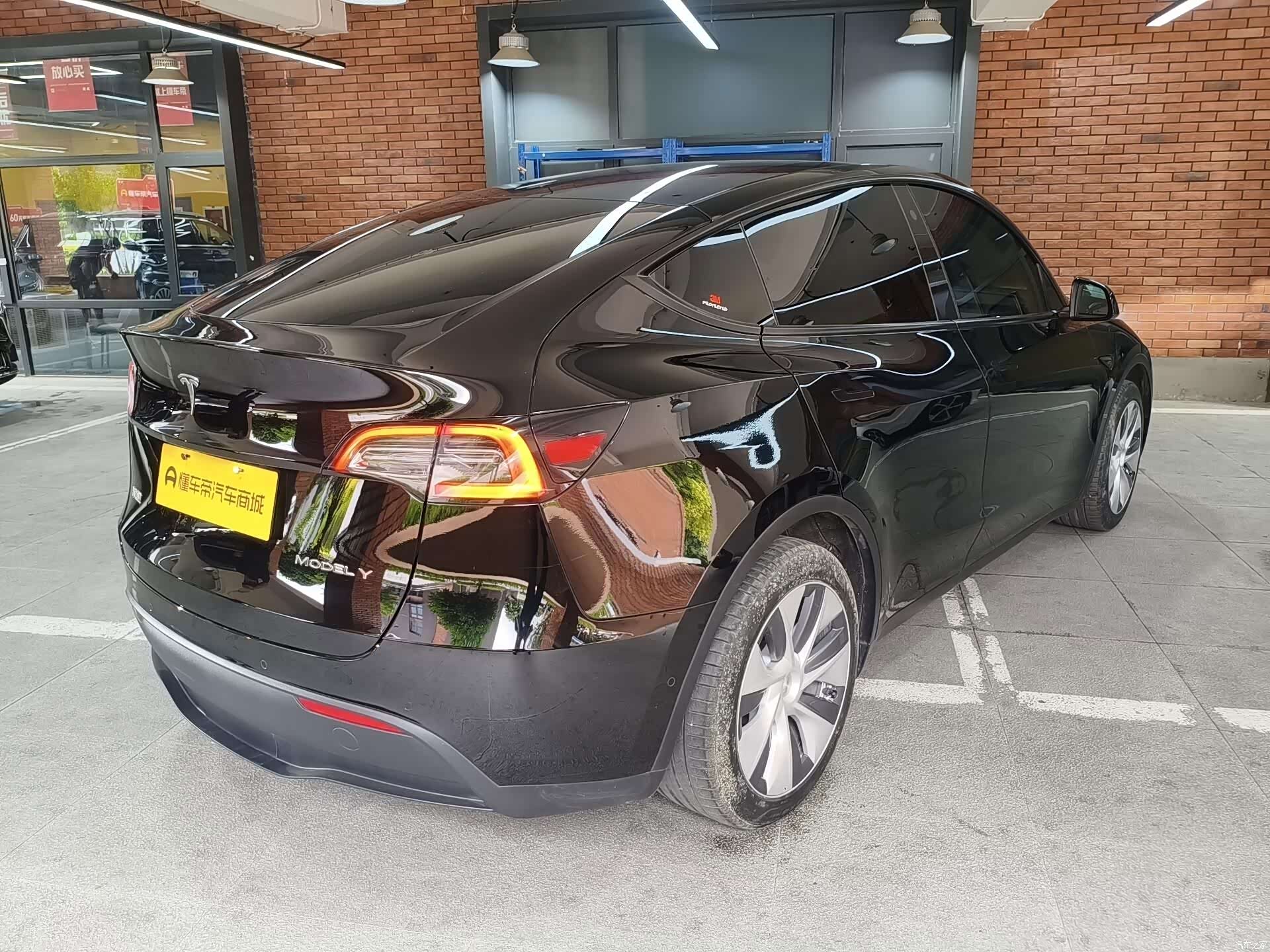 Tesla Model Y, 2023 4