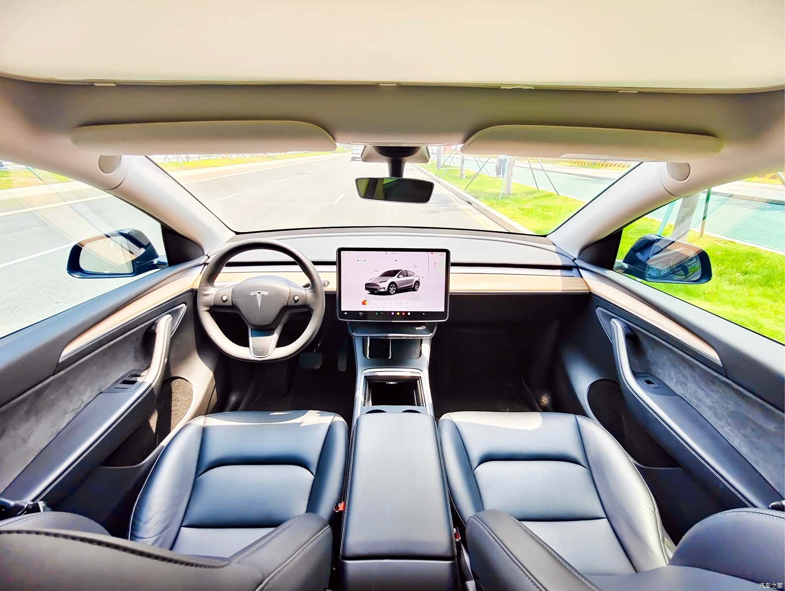 Tesla Model Y, 2023 все фото