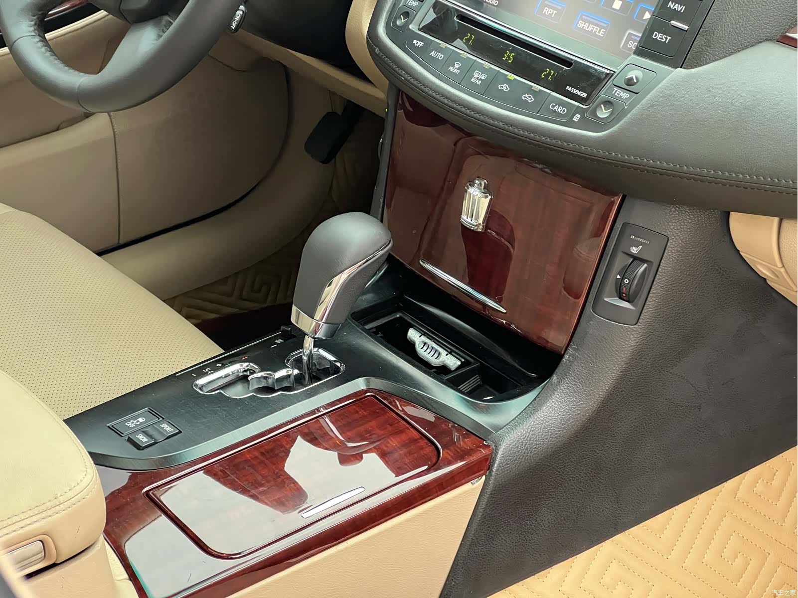 Toyota Crown, 2011 10