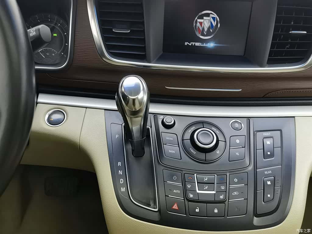 Buick GL8, 2018 13