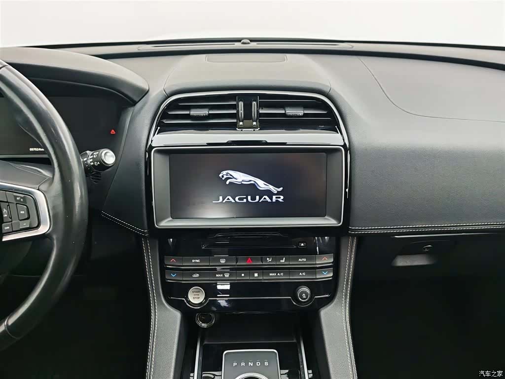 Jaguar F-PACE, 2016 12