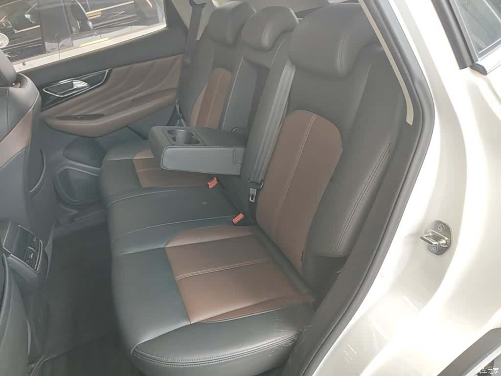 DongFeng AX7, 2018 17