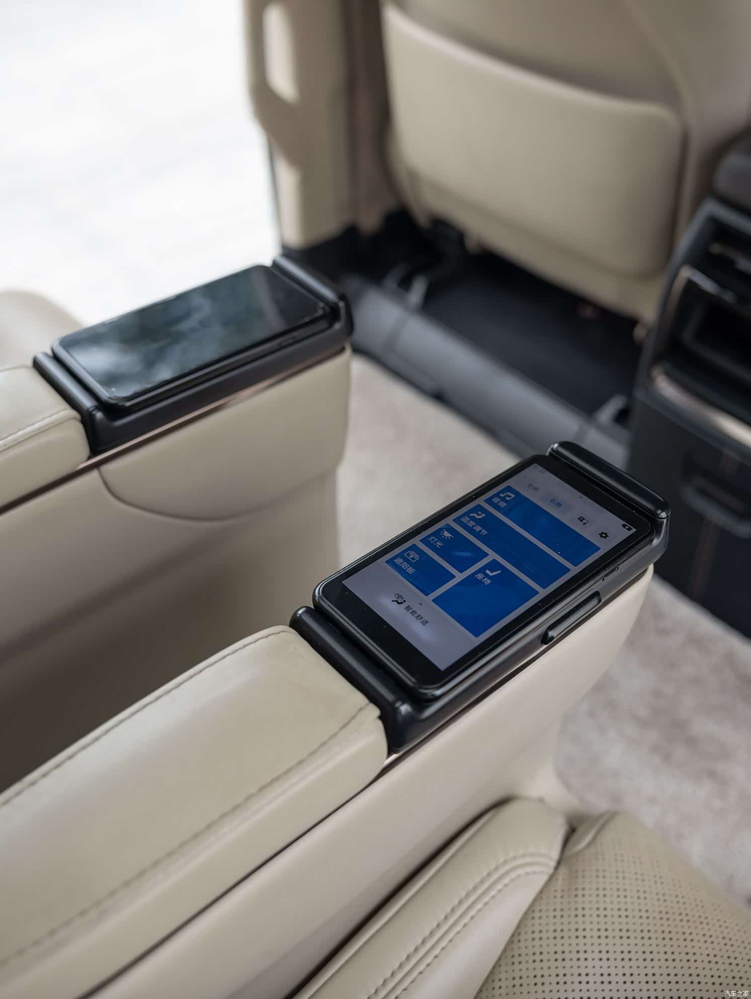 Toyota Alphard, 2024 20