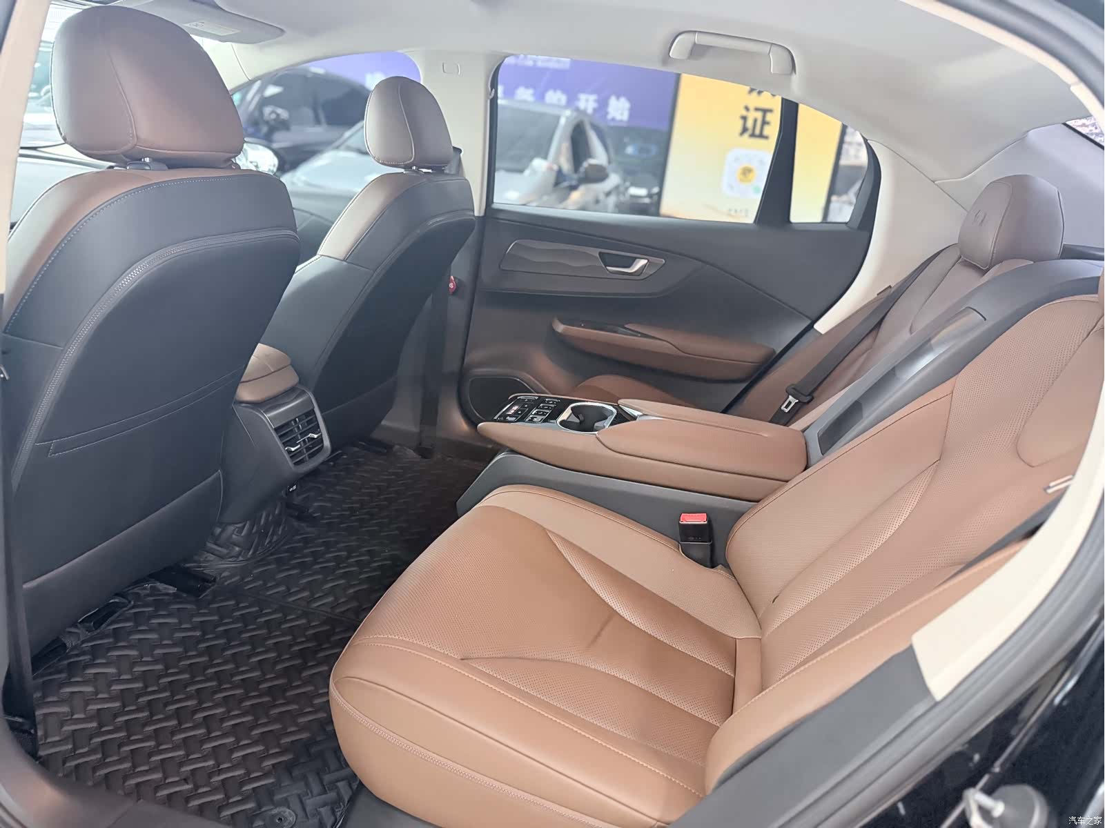 Hongqi QM5, 2022 8