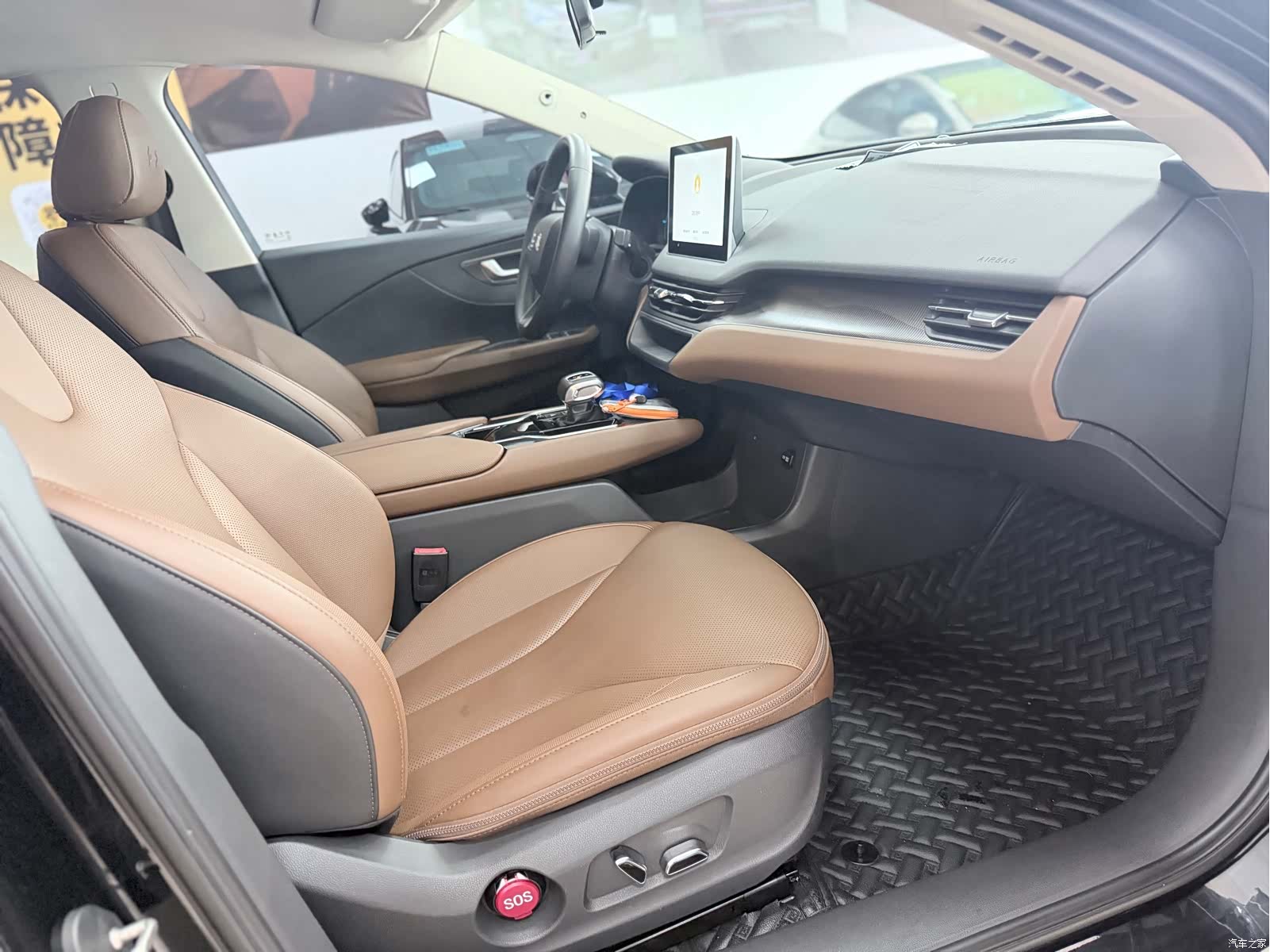 Hongqi QM5, 2022 13