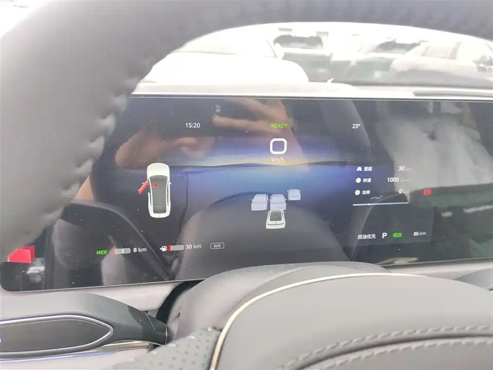 VOYAH Lantu chasing light