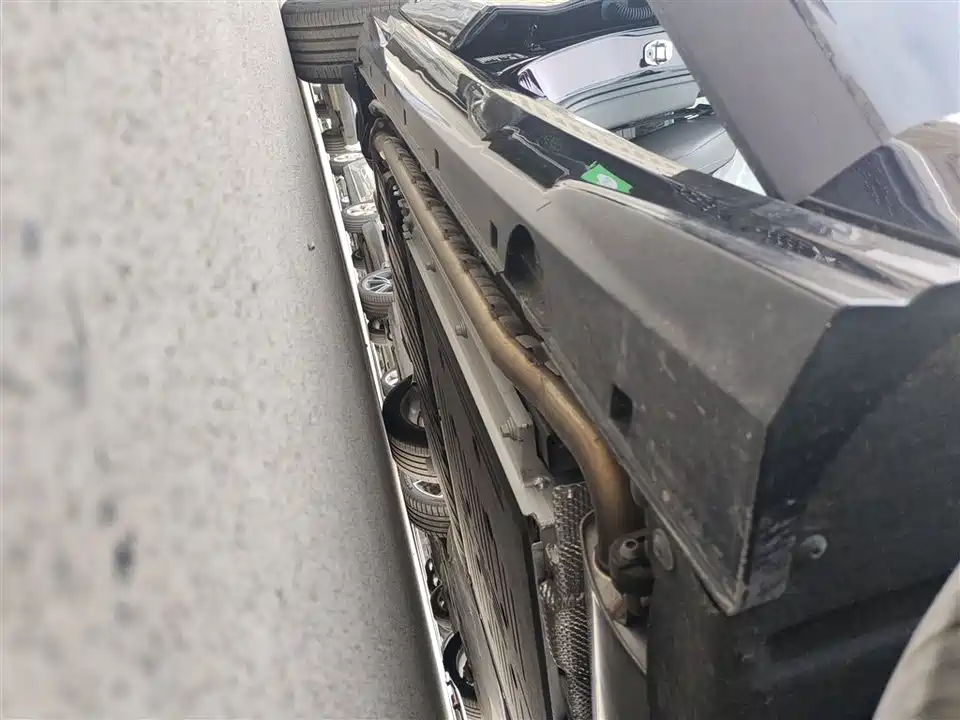 VOYAH Lantu chasing light