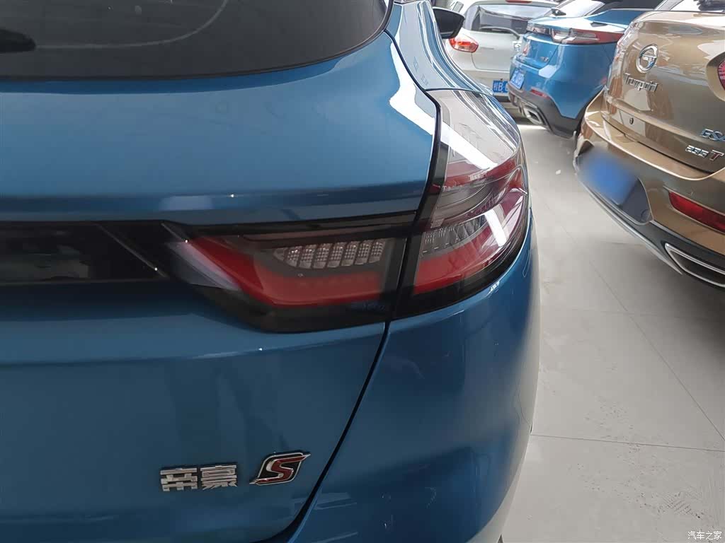 Geely Emgrand, 2022 8