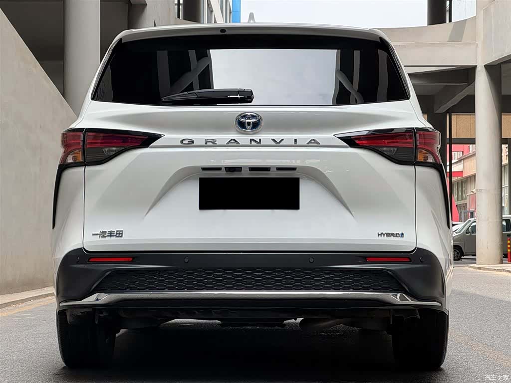 Toyota Granvia, 2023 4