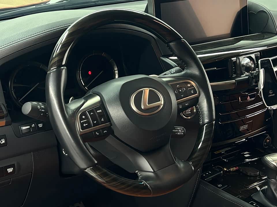 Lexus LX