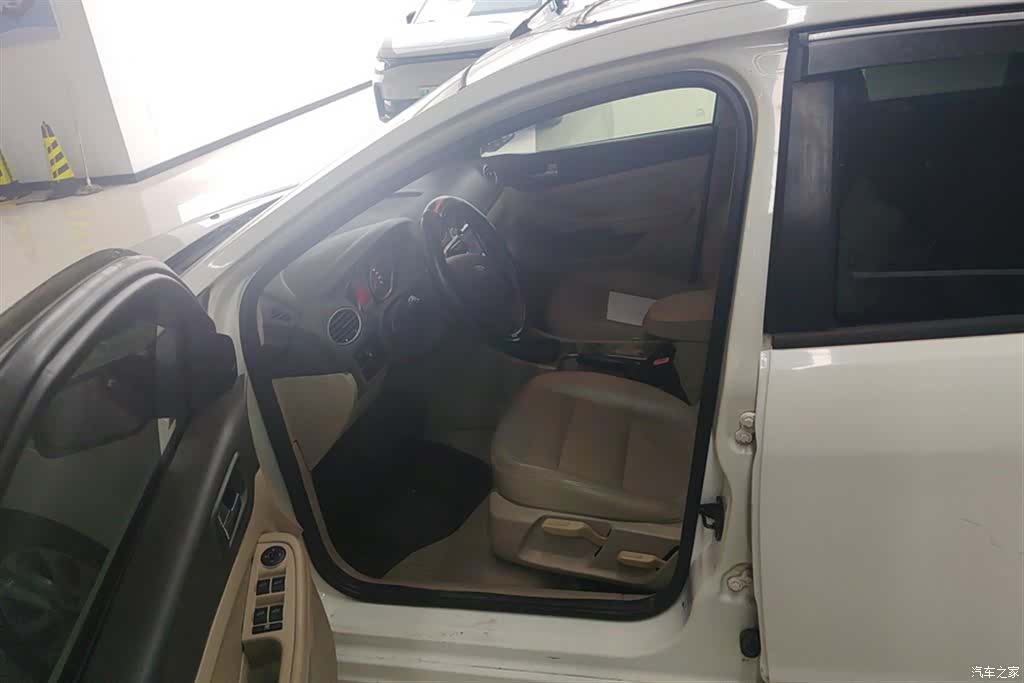 Ford Focus, 2011 9