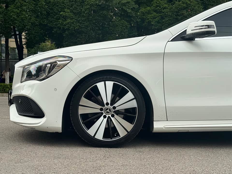 Mercedes-Benz CLA