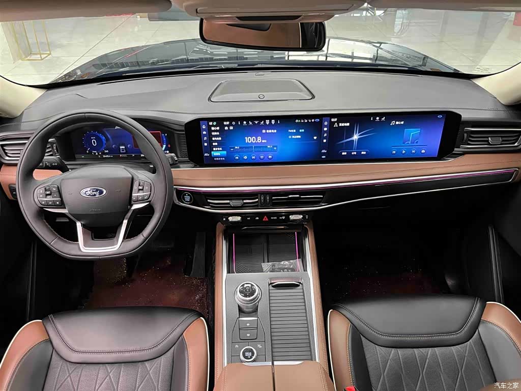 Ford Explorer, 2023 3