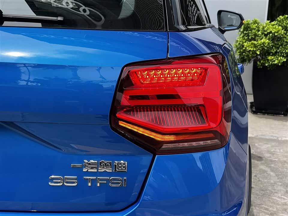 Audi Q2L