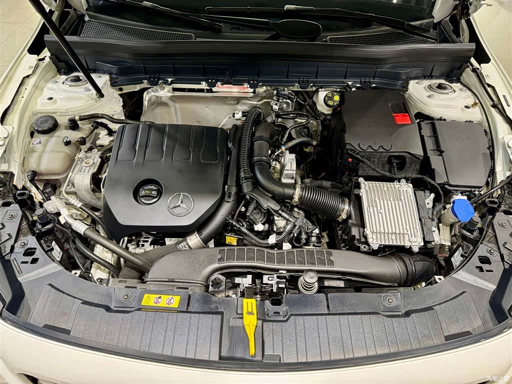 Mercedes-Benz GLB, 2025 11