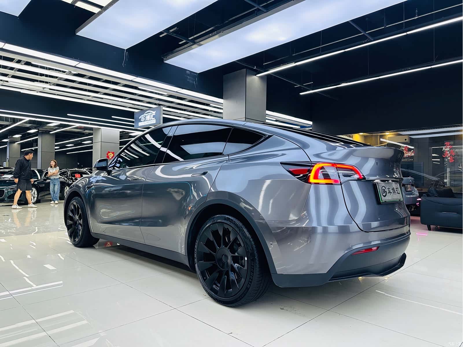 Tesla Model Y, 2023 4