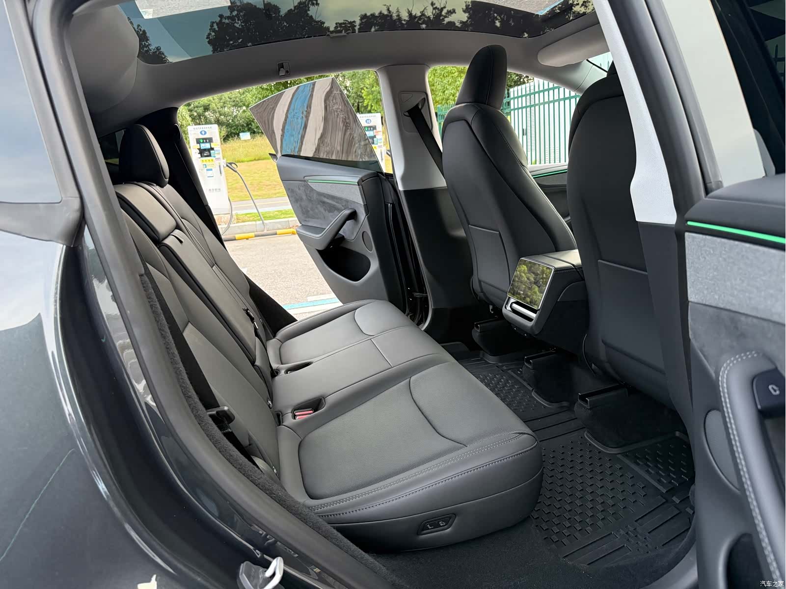 Tesla Model Y, 2025 13