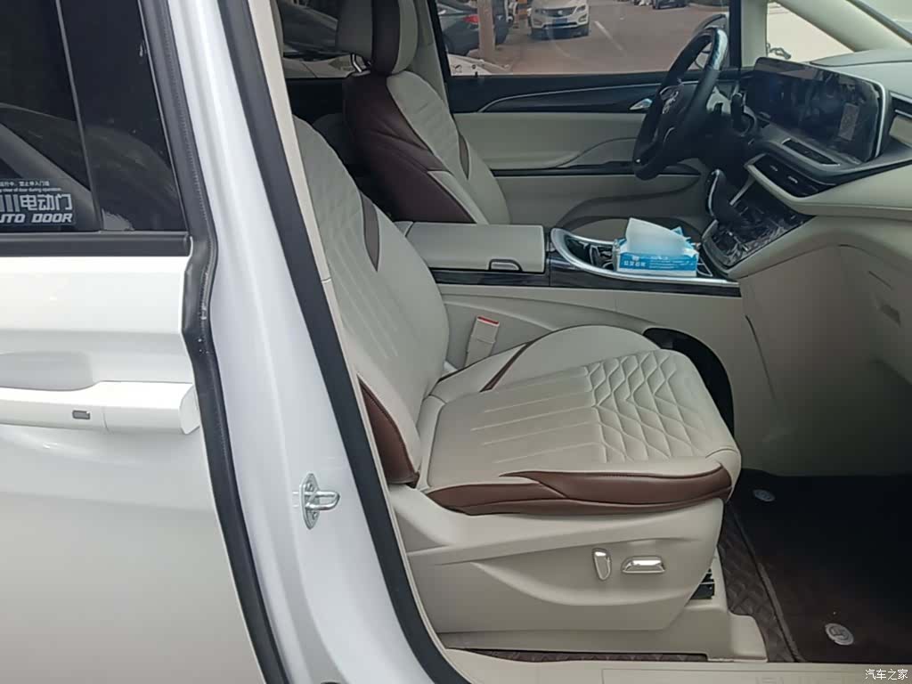 Buick GL8, 2023 25