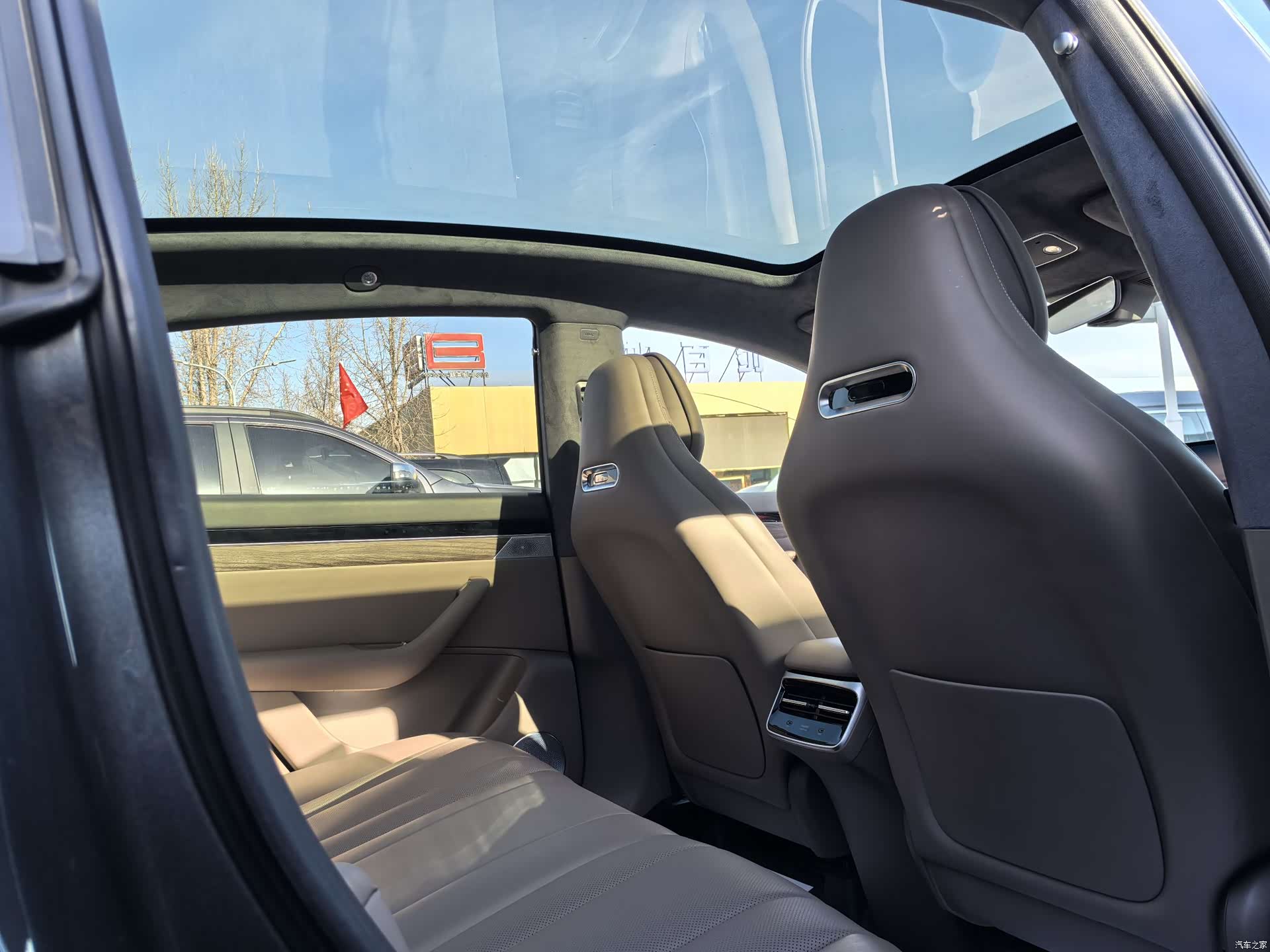 Luxeed R7, 2025 все фото