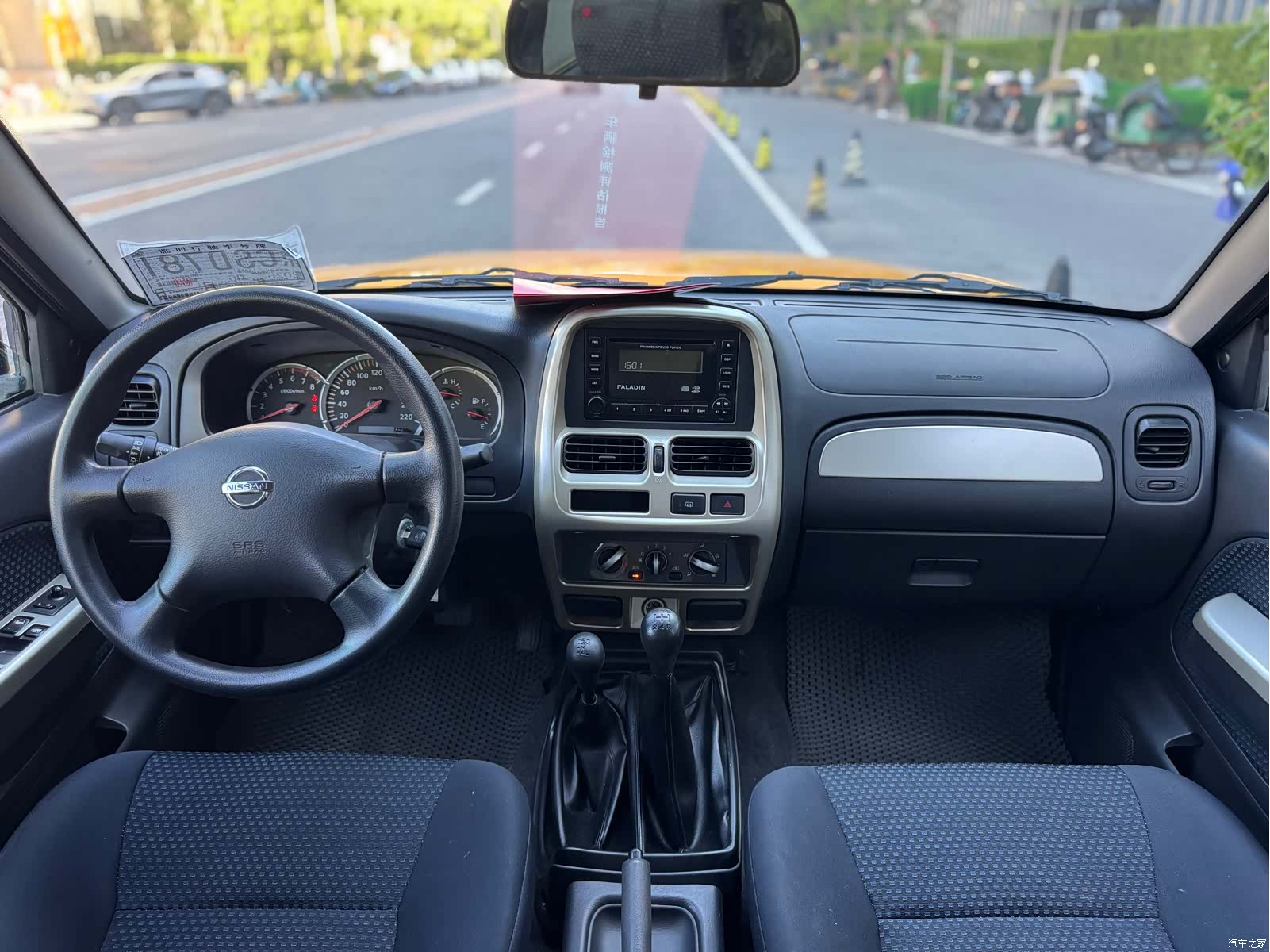 Nissan Paladin, 2014 10