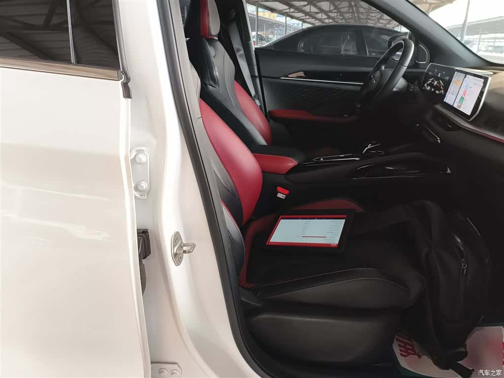 Geely Coolray, 2023 24