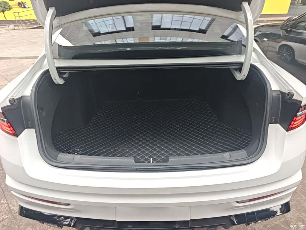 Geely Preface, 2024 19