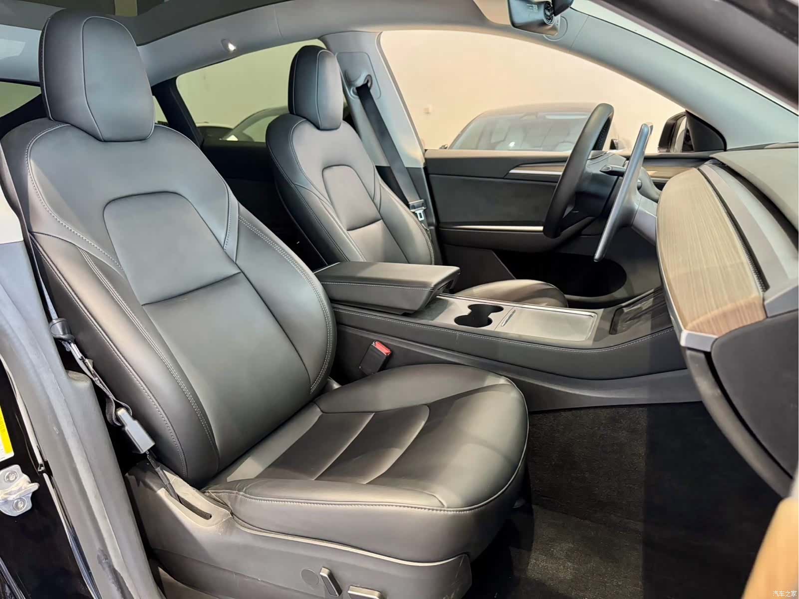 Tesla Model Y, 2022 10