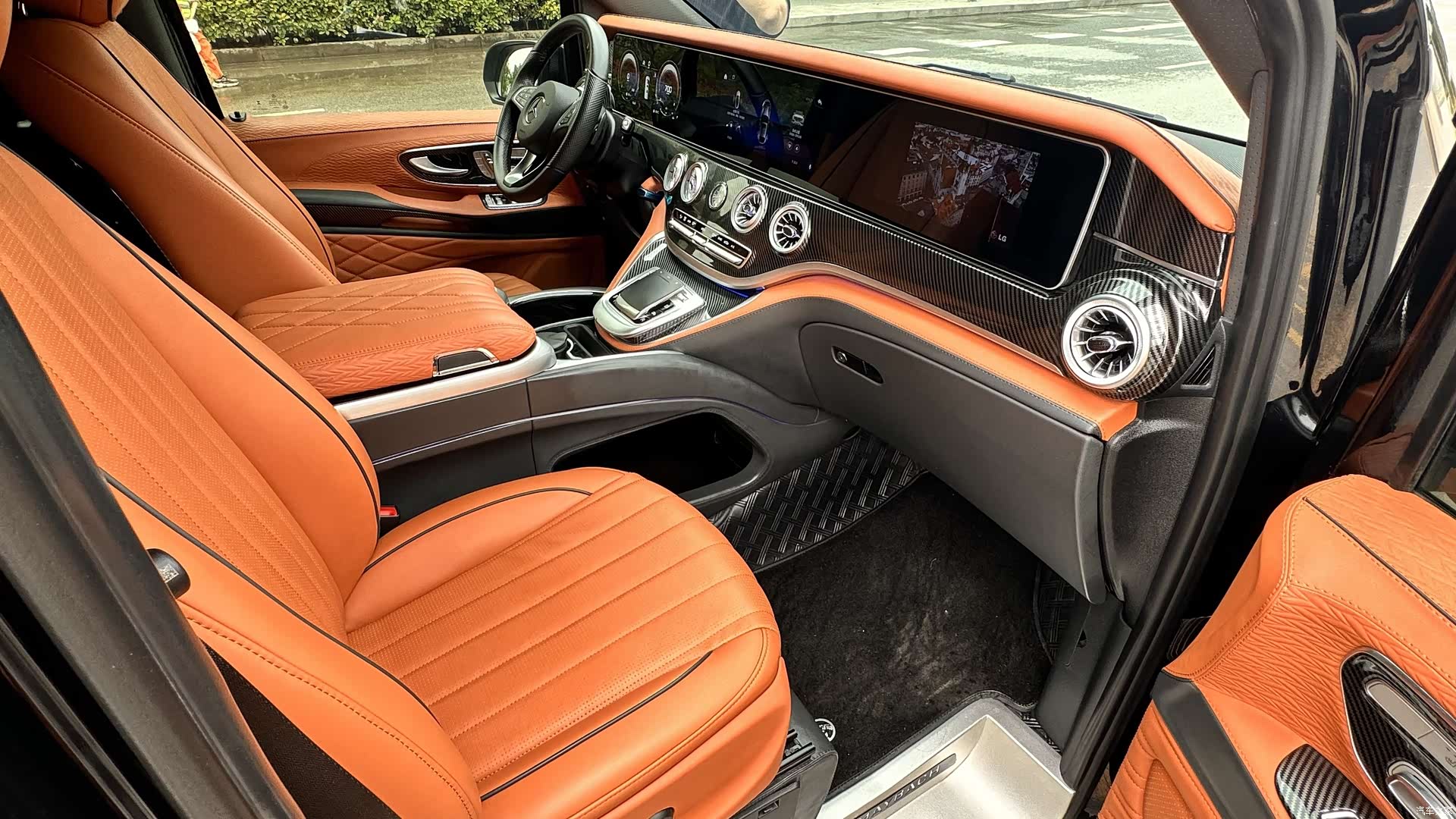 Mercedes-Benz 7, 2024 12