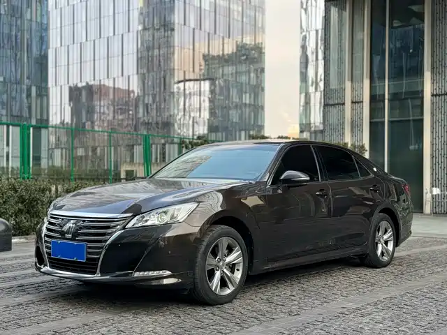 Toyota Crown 2016 — купить из Китая под заказ
