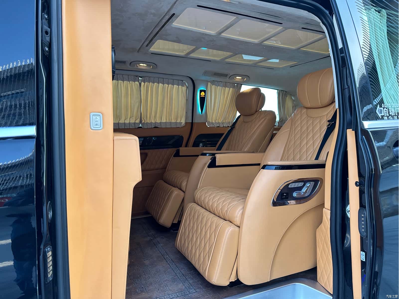 Mercedes-Benz 7, 2021 6